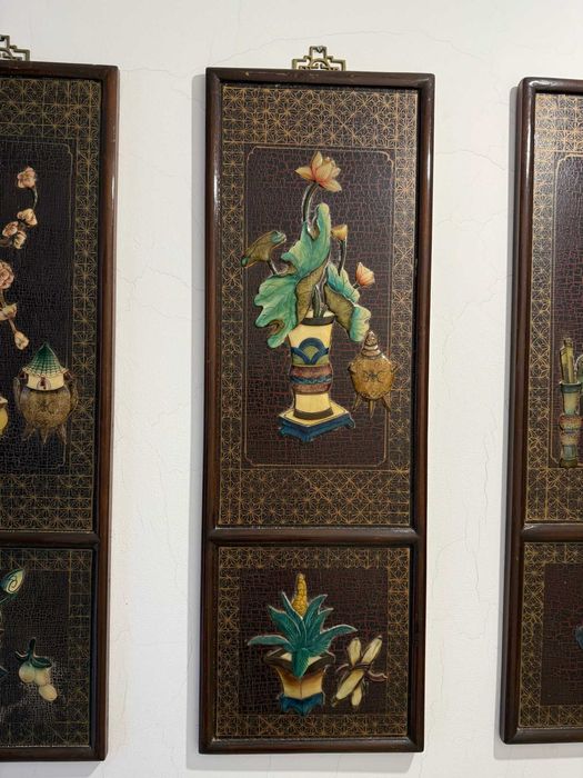 Conjunto de 4 painéis chineses em laca com relevos
