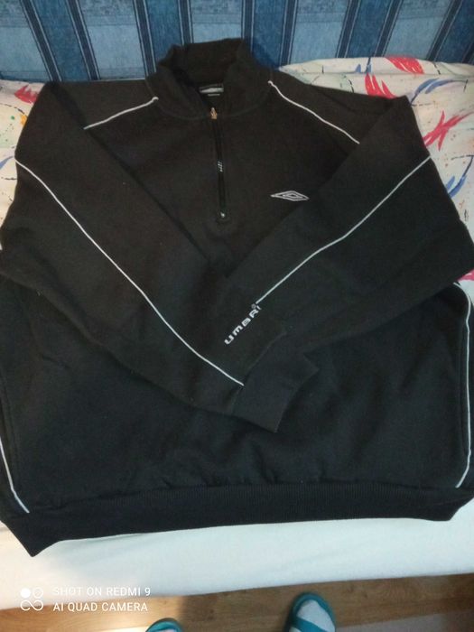 Bluza Umbro męska czarna z kieszeniami