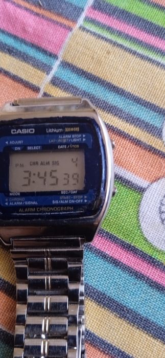 49.zegarek elektroniczny Casio