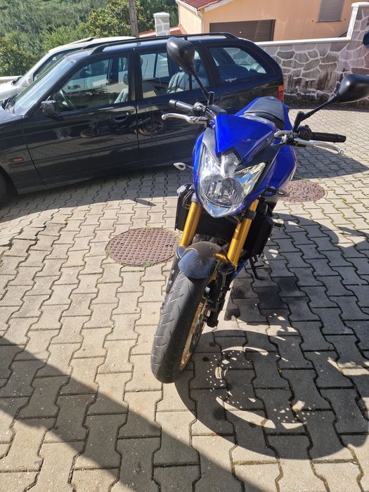 Yamaha FZ8 como nova