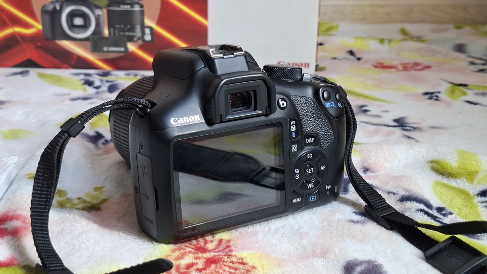 Фотоаппарат Canon 1300d е торг