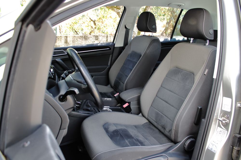 Volkswagen Golf 7 VII Sportsvan 1.6 TDI R-Line 110CV (195€/Mês)