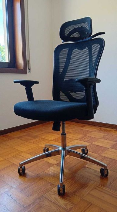 Cadeira de escritório ergonômica Mitsai Tokyo Preta