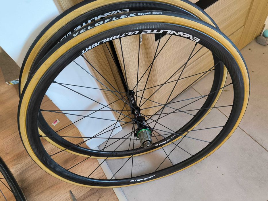 Trek Émonda SLR 4,5 kg – Dura-Ace Di2, ceramika, dwa komplety kół