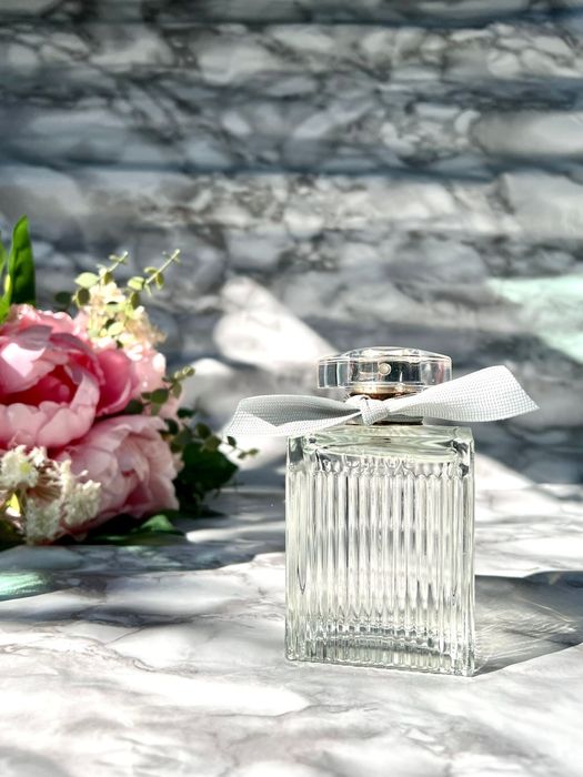 Diversos perfumes de mulher