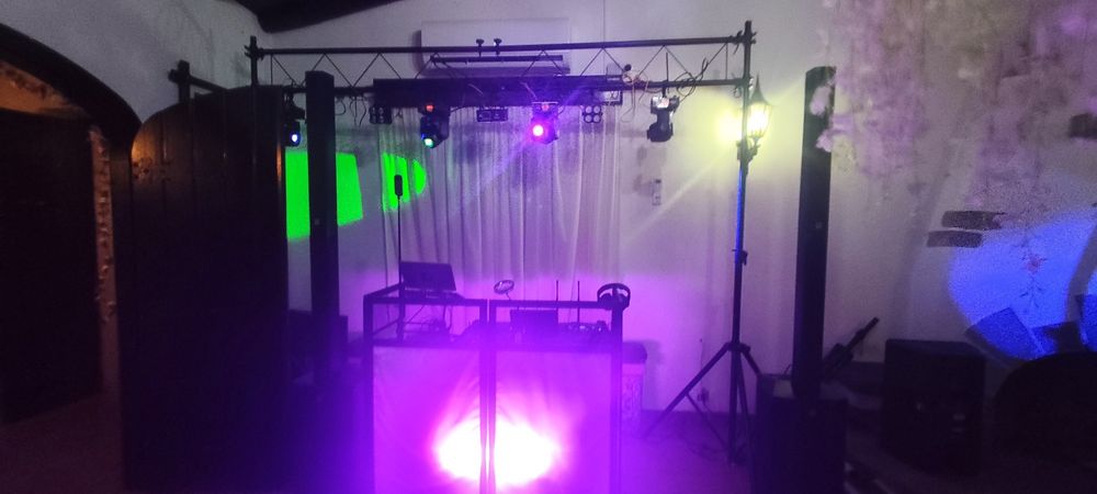 DJ freelancer, animação de eventos.