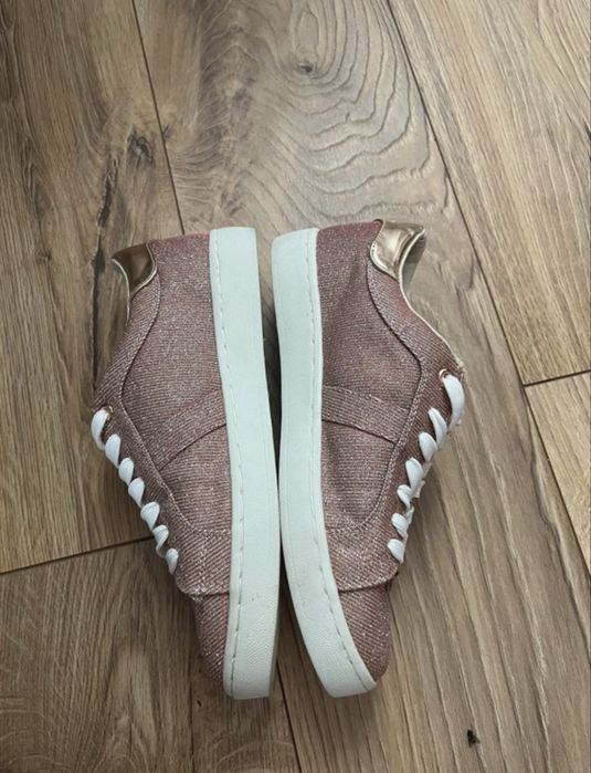 Brokatowe buty Tom Tailor