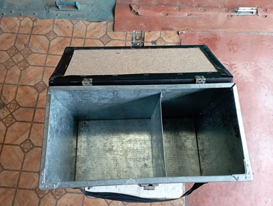 Металевий Рибацький ящик