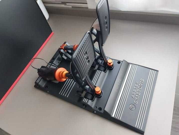 SIM Racing, manipulatory Load Cell, Asetek Forte, Fanatec, Moza pedały