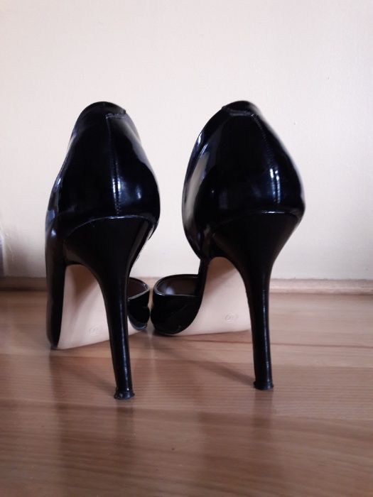 Czarne lakierki Vices