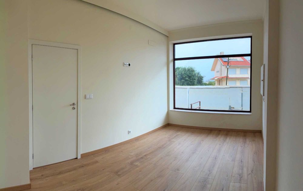 Loja em custódias zona nobre, vende-se ou aluga-se