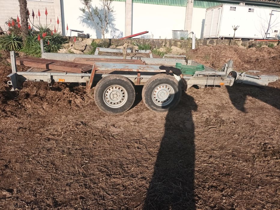 Reboque porta maquinas , troco reboque cavalos roulotte .