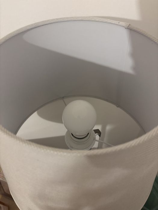 Candeeiro de mesa branco ikea