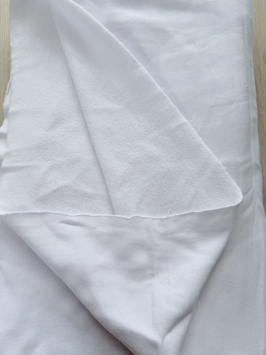 Dresowka biala drapana