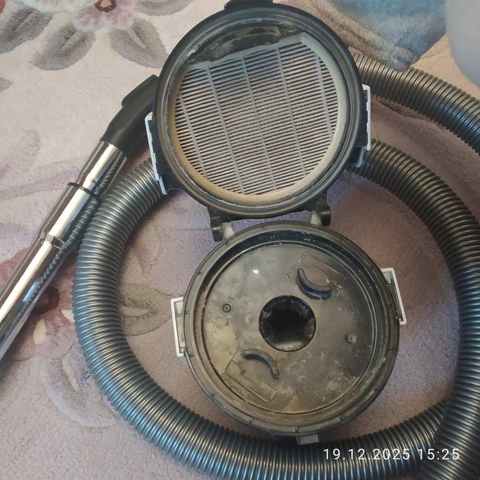 пилосос Бош 700 ват