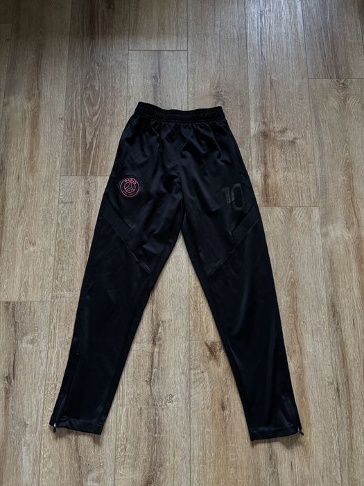 Czarne spodnie dresowe treningowe sportowe PSG Paris Saint-Germain M