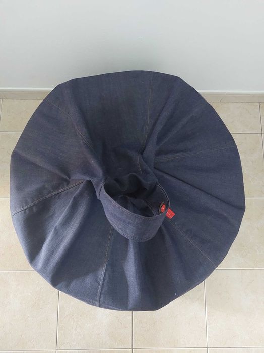 Puff azul escuro grande