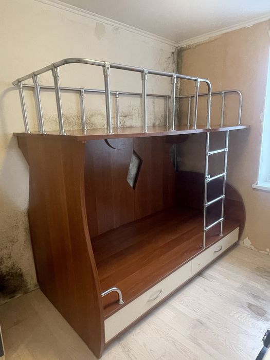 Кровать двухъярусная