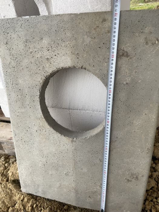 Płyra betonowa przykrywa komina