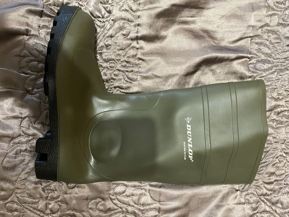 Продам резиновые сапоги Dunlop 43 размера в отличном состоянии