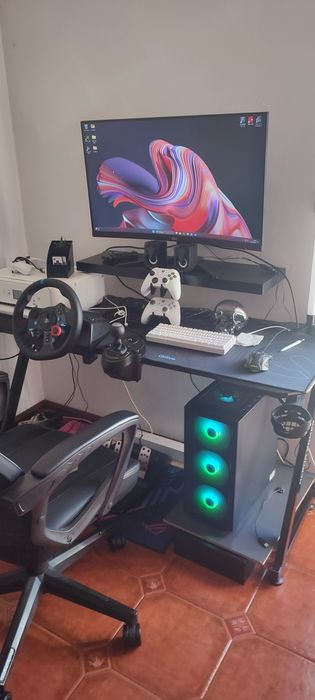Setup gaming: monitor/PC gaming/volante