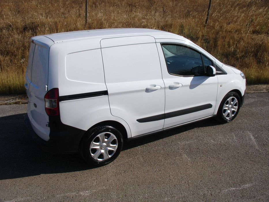 ford transit courier 2015 com IVA dedutível