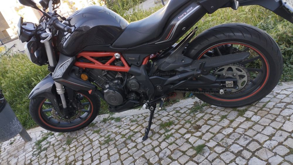 Moto Benelli 302s