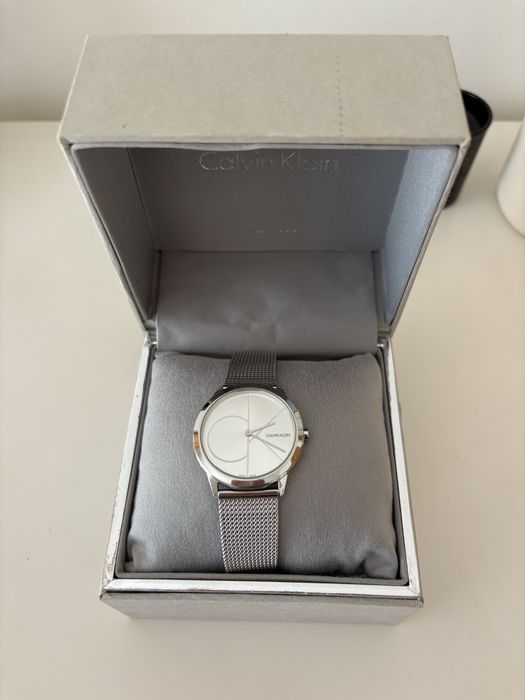 Relógio da Calvin Klein minimal prateado como novo
