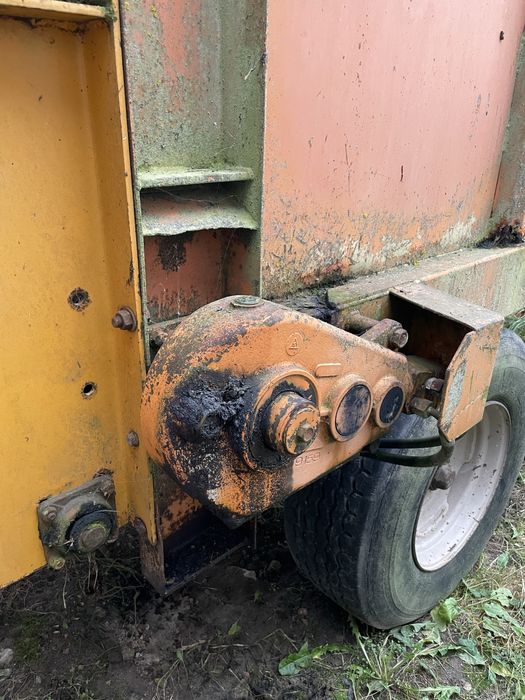 Rozrzutnik obornika 8t