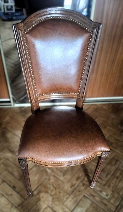 Aparador e Louceiro / Móvel de Sala em Mogno Maciço – Estilo Clássico – 125€