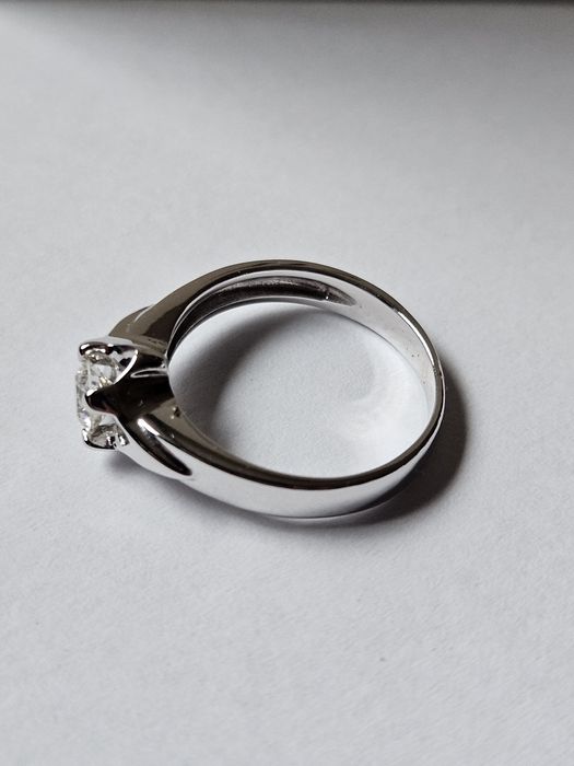 Złoty pierścionek z brylantem YES stan idealny