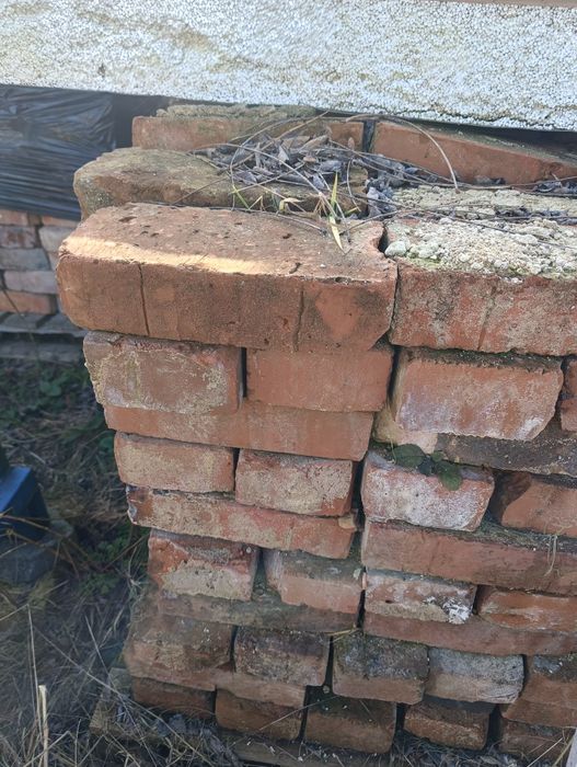 Stara cegła z rozbiórki