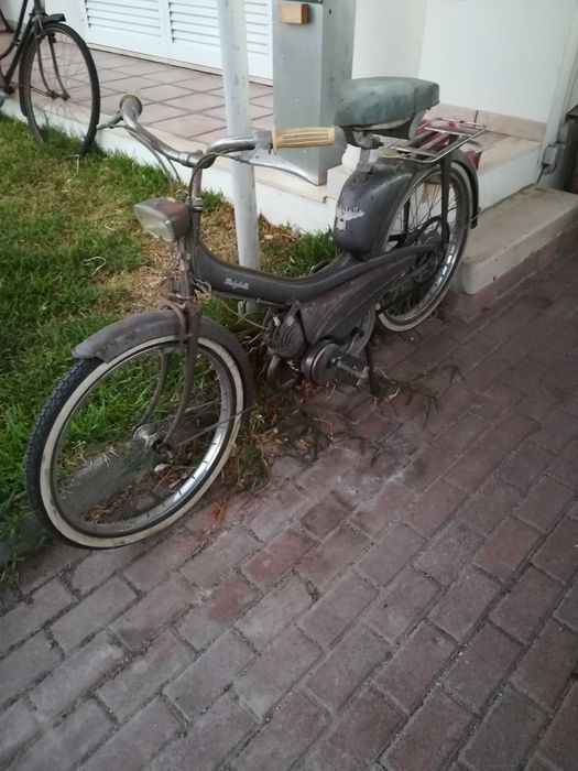 Mobilete a pedais toda original em bom estado de funcionamento muito antiga