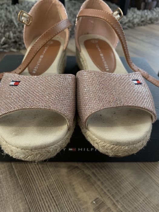 Sabdalias tommy hilfiger usadas 1 vez