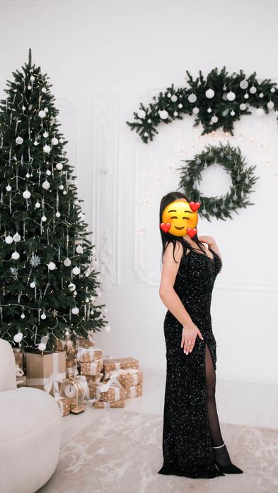 Продам нарядну сукню в паєтки