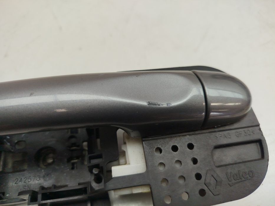 Puxador porta trás esquerdo RENAULT Megane III Grandtour (KZ0/1)