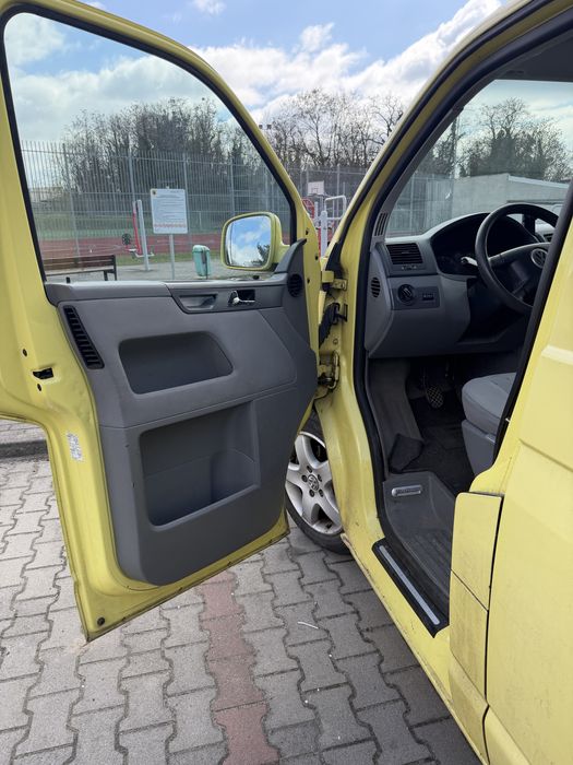 Volkswagen Multivan T5 2004 rok