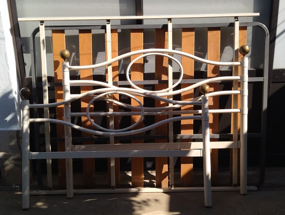 Cama de ferro robusta