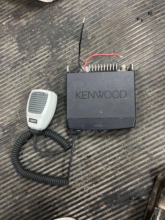 радиостанция Kenwood TK-7160M VHF-диапазона.