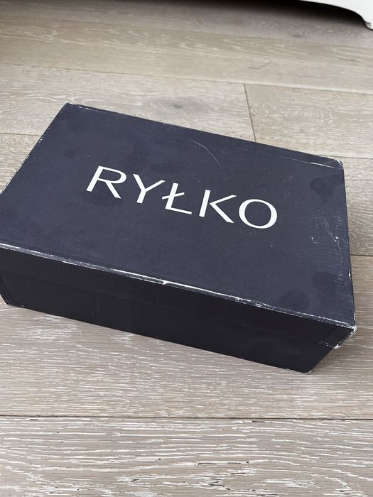 Нові шкіряні туфлі польського бренду