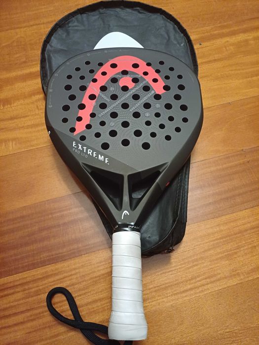 Raquete com capa, padel, Arturo Coelho