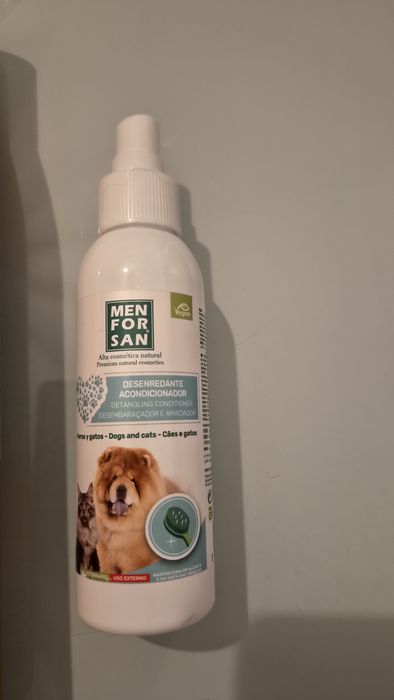 Lote de produtos de higiene e limpeza para cão.