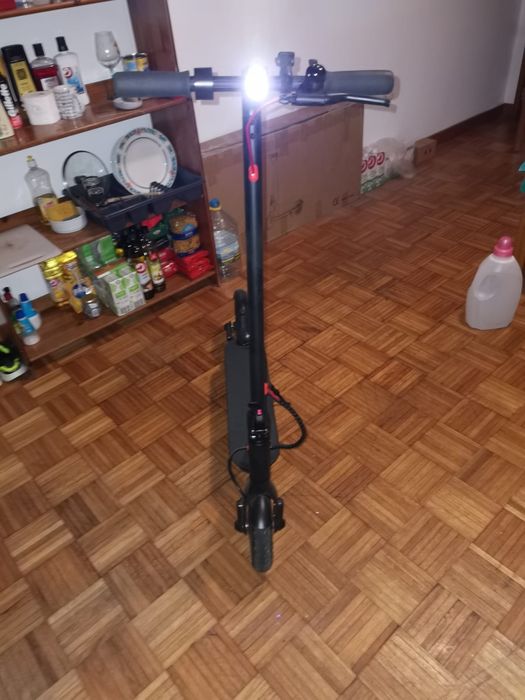 Vende-se trotinete usado preço negociable.