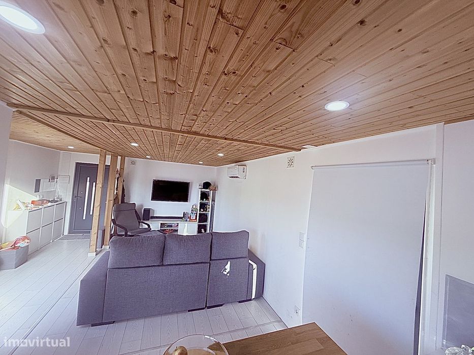 T1 em Santa Iria de Azoia com espaço exterior