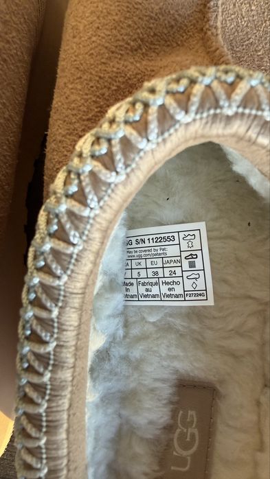 Ugg нові 38 розмір , трендовий колір