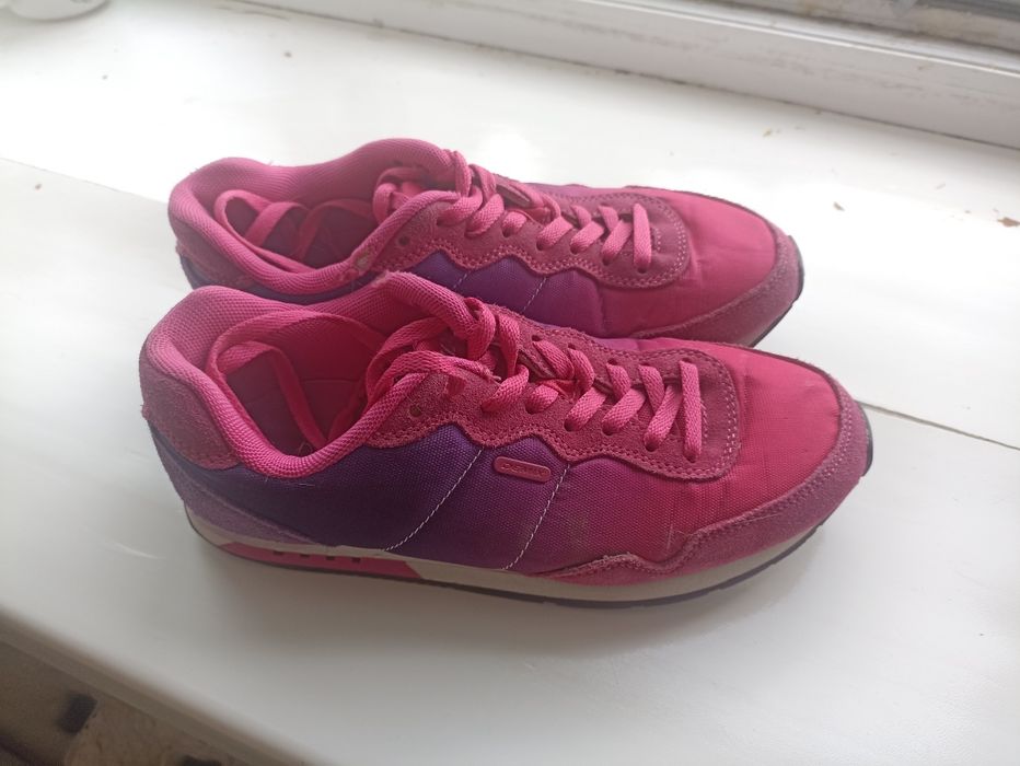 Розовые кроссовки Demix