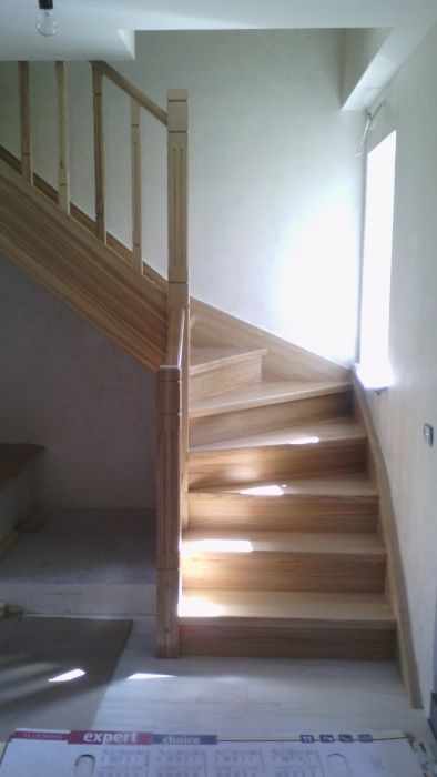 Дерев'яні сходи.