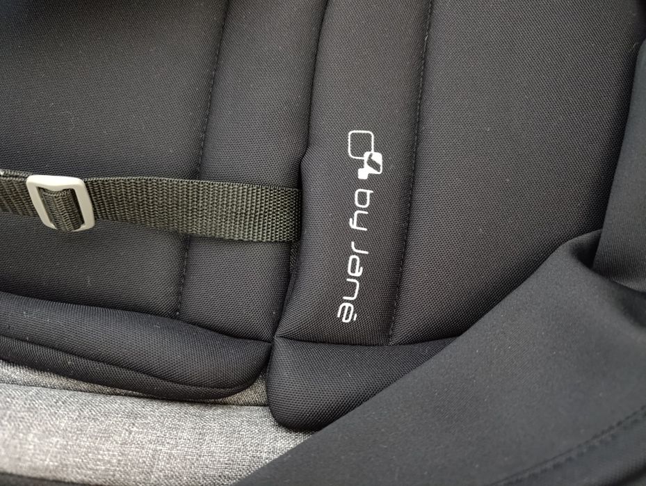 Carrinho de criança cinza