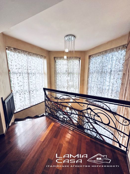 VIP будинок біля парку , в топовій локаціі