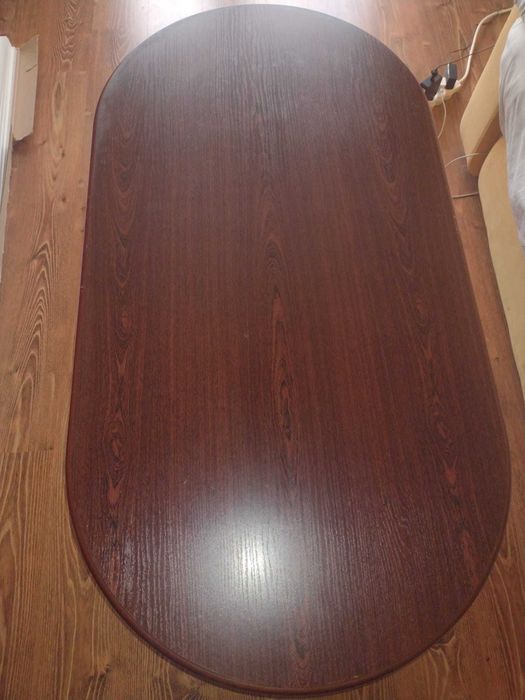 Stół piękny z półeczką